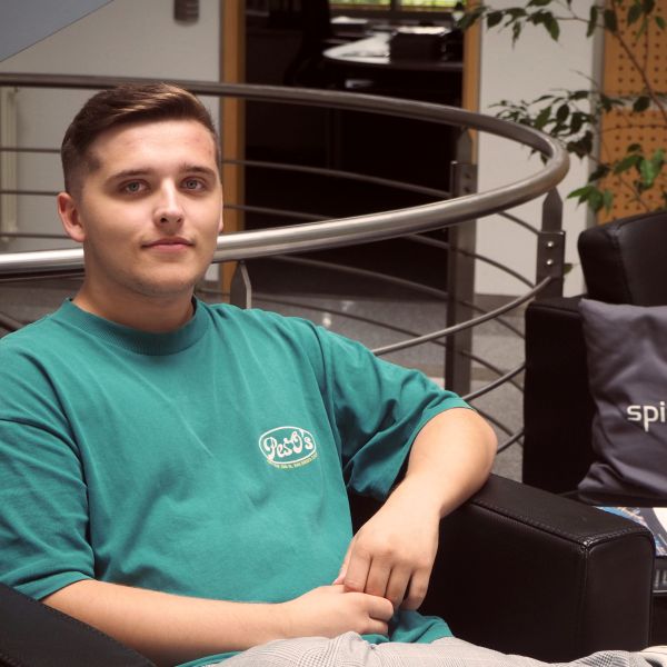 From trainee to permanent employee: Our colleague Leon